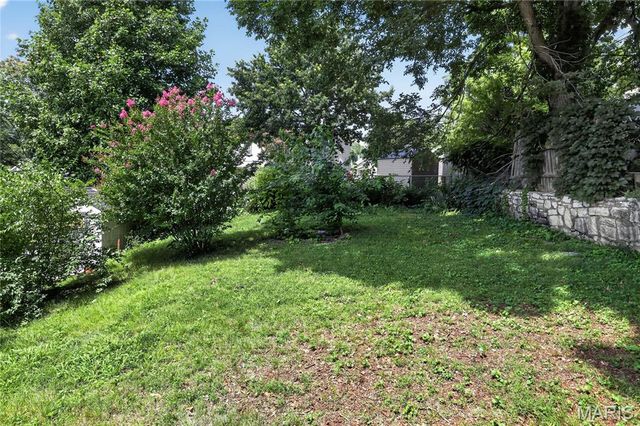 7041 Glades Avenue, St Louis, MO 63117