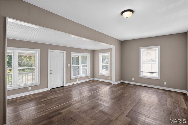 7041 Glades Avenue, St Louis, MO 63117