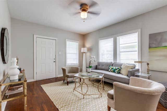 735 W Page Avenue, Dallas, TX 75208