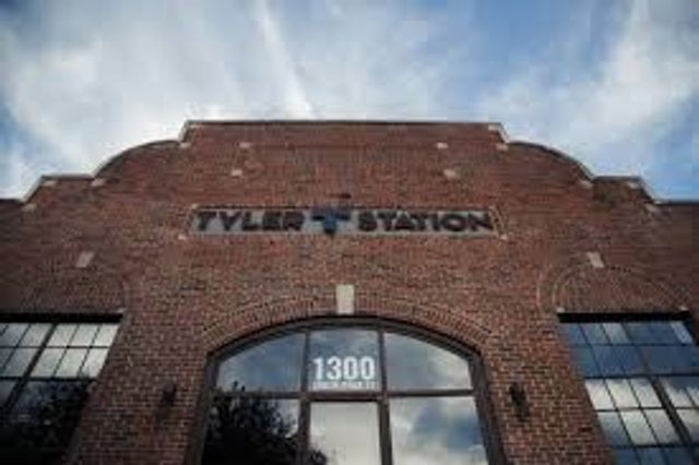 735 W Page Avenue, Dallas, TX 75208