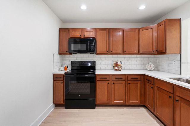 8711 N DEXTER AVENUE, Tampa, FL 33604