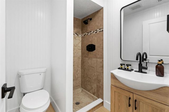 8711 N DEXTER AVENUE, Tampa, FL 33604