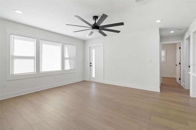 8711 N DEXTER AVENUE, Tampa, FL 33604