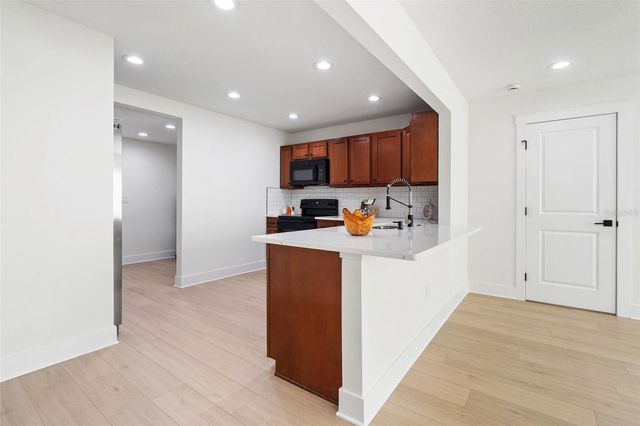 8711 N DEXTER AVENUE, Tampa, FL 33604