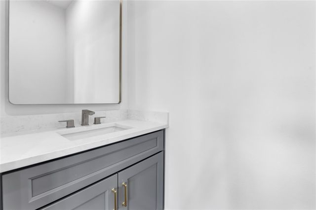 207 Edgewood Street B, Houston, TX 77011