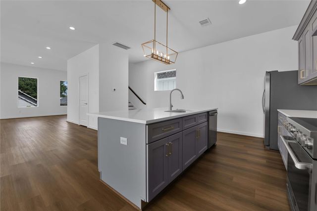 207 Edgewood Street B, Houston, TX 77011