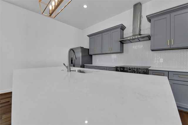 207 Edgewood Street B, Houston, TX 77011