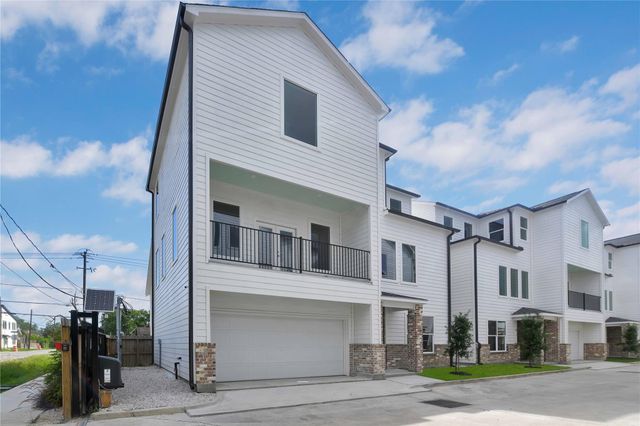 207 Edgewood Street B, Houston, TX 77011