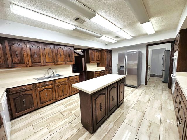 722 E Wheatland, Duncanville, TX 75116