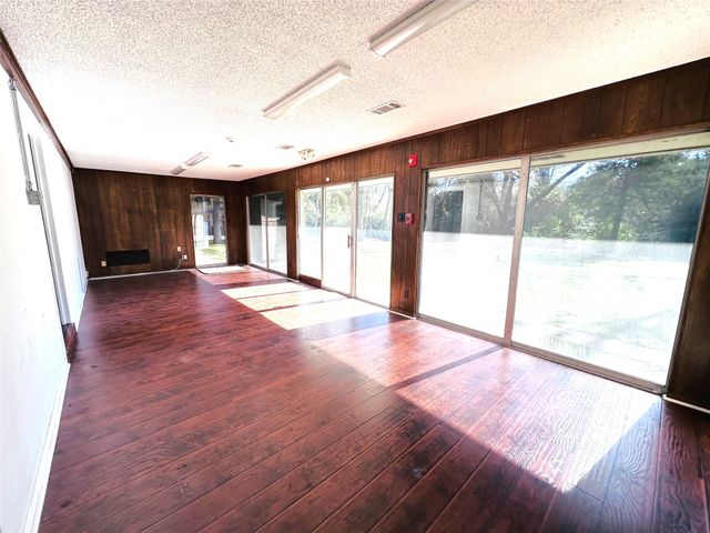 722 E Wheatland, Duncanville, TX 75116