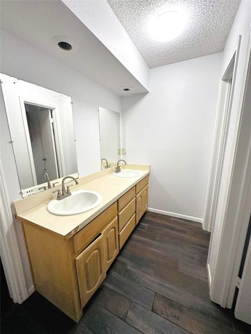 722 E Wheatland, Duncanville, TX 75116