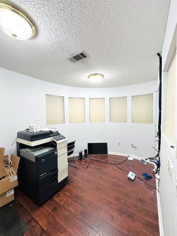 722 E Wheatland, Duncanville, TX 75116