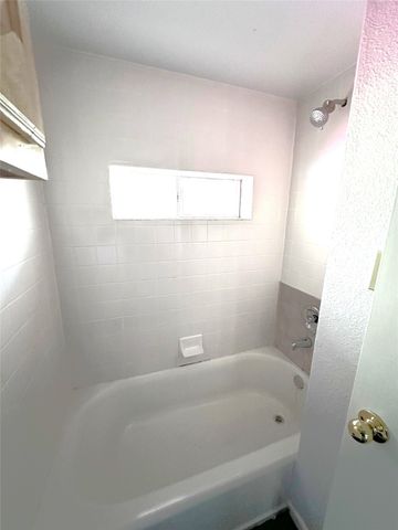 722 E Wheatland, Duncanville, TX 75116
