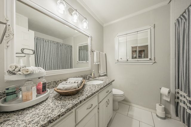 1045 Valentine Street, Hurst, TX 76053