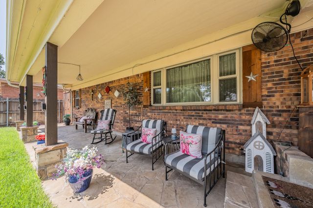 1045 Valentine Street, Hurst, TX 76053