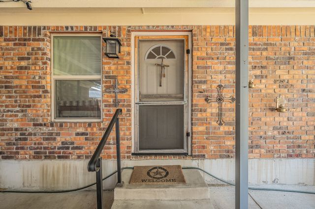 1045 Valentine Street, Hurst, TX 76053