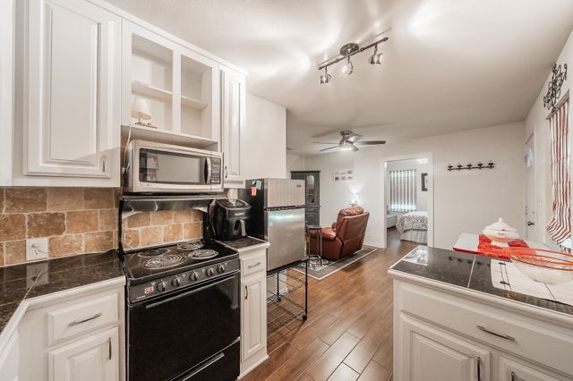 1045 Valentine Street, Hurst, TX 76053