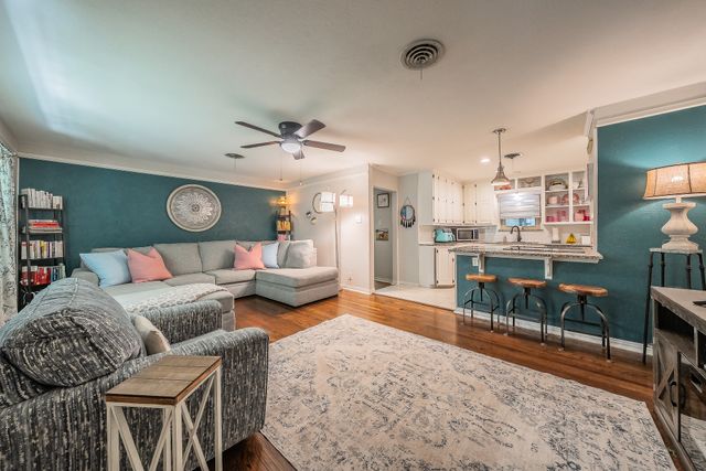 1045 Valentine Street, Hurst, TX 76053