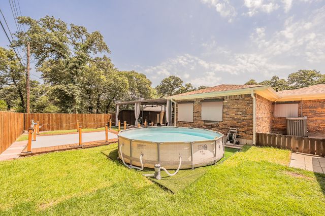 1045 Valentine Street, Hurst, TX 76053