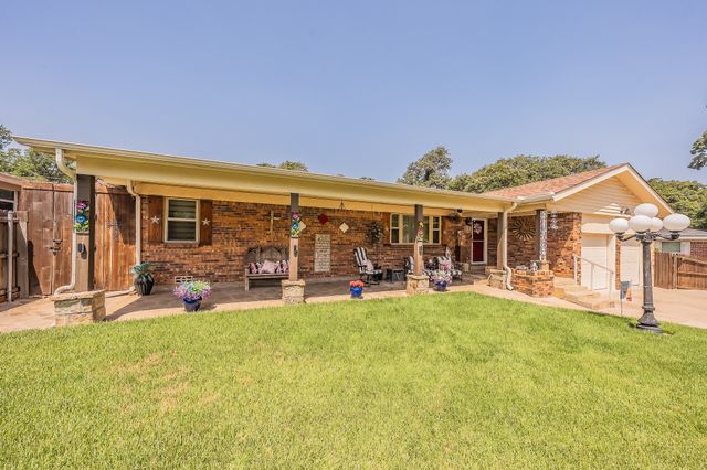 1045 Valentine Street, Hurst, TX 76053