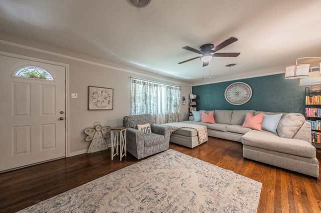 1045 Valentine Street, Hurst, TX 76053