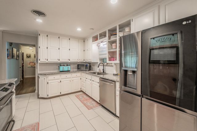 1045 Valentine Street, Hurst, TX 76053