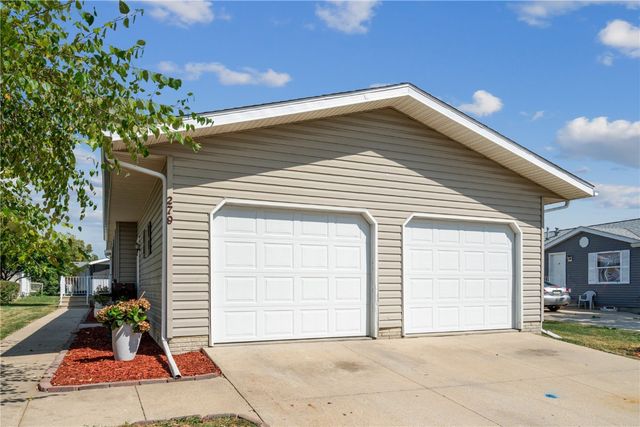279 Paddock Cir, Iowa City, IA 52240