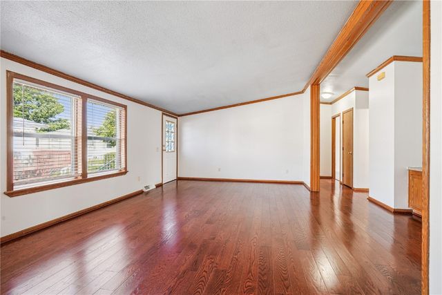 279 Paddock Cir, Iowa City, IA 52240