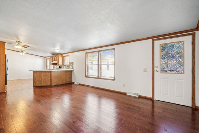 279 Paddock Cir, Iowa City, IA 52240