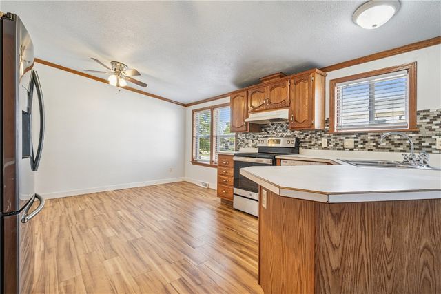 279 Paddock Cir, Iowa City, IA 52240