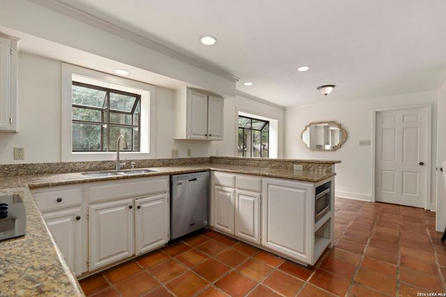 415 Woodway Forest Dr, San Antonio, TX 78216