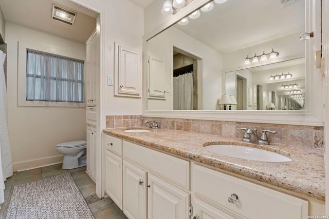 415 Woodway Forest Dr, San Antonio, TX 78216