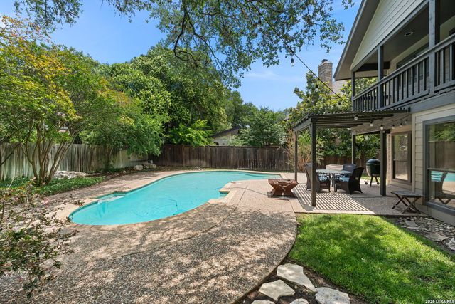 415 Woodway Forest Dr, San Antonio, TX 78216