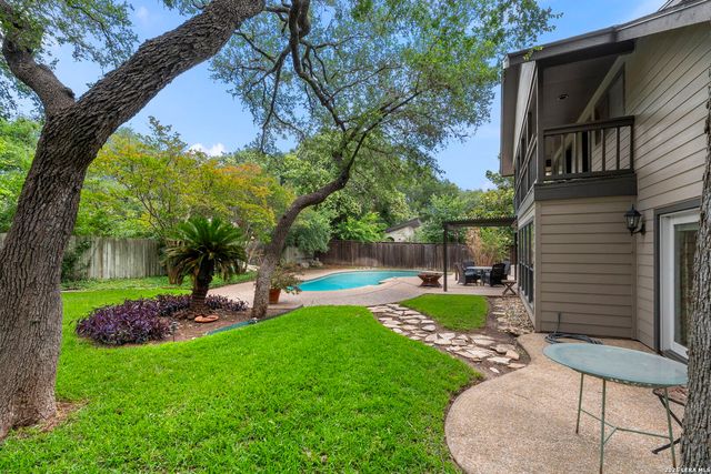 415 Woodway Forest Dr, San Antonio, TX 78216