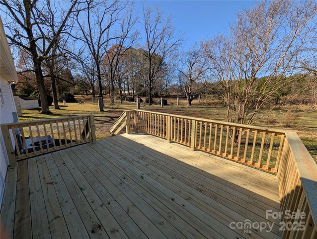 1334 Mecklenburg Highway, Mooresville, NC 28115