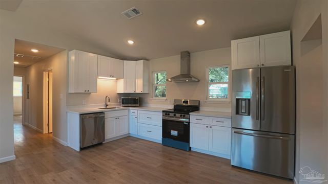 213 Emerald Ave, Pensacola, FL 32505