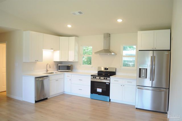 213 Emerald Ave, Pensacola, FL 32505