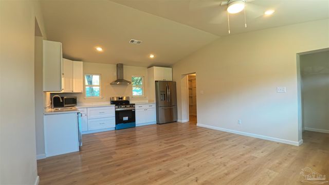 213 Emerald Ave, Pensacola, FL 32505