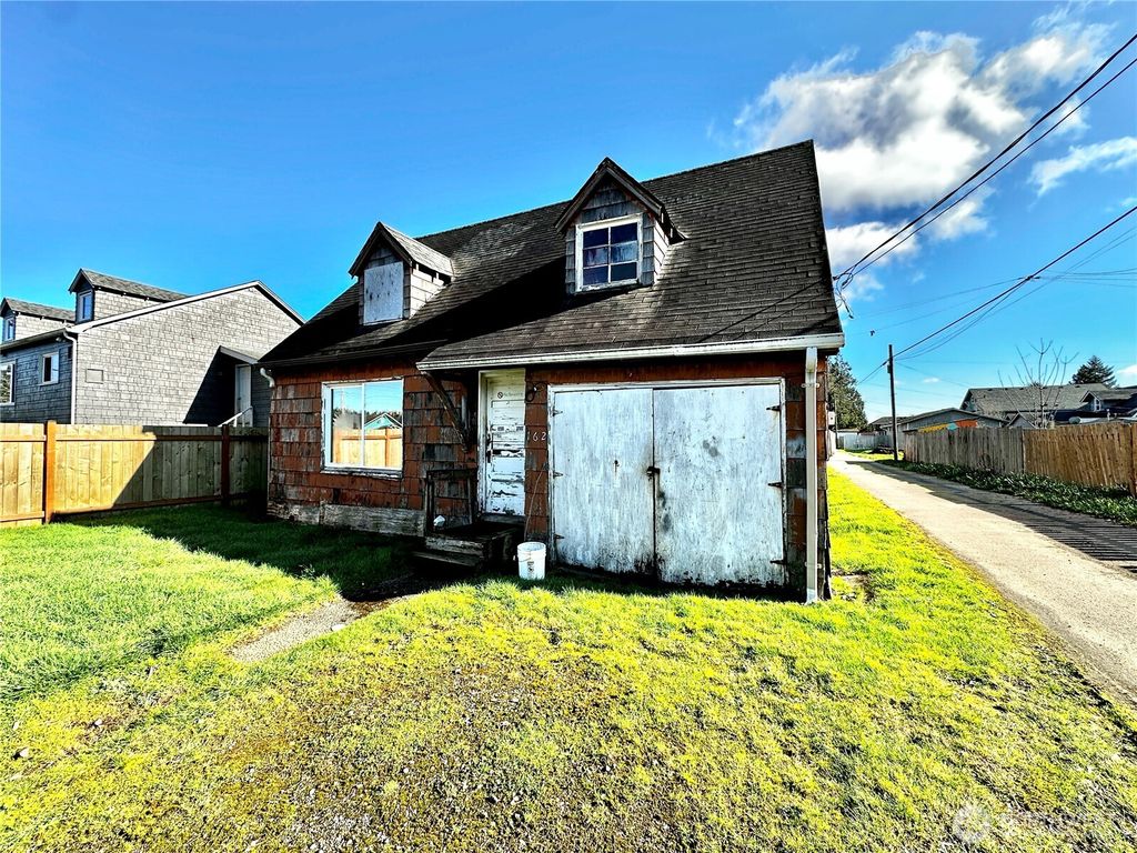 162 N Jeffries, Aberdeen, WA 98520