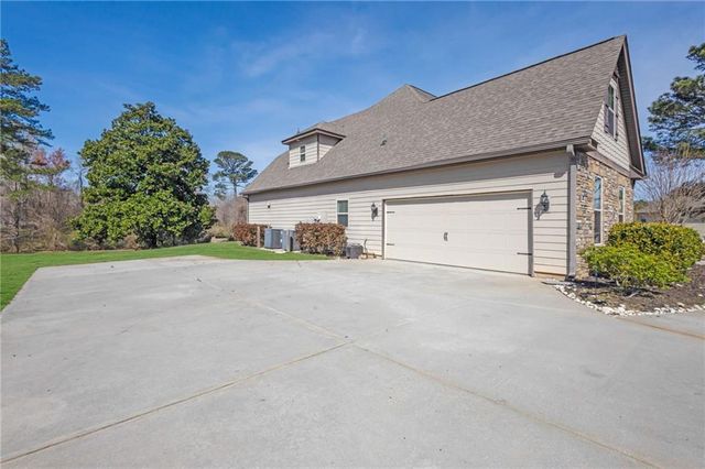 68 Mitchell Farm Drive, Sharpsburg, GA 30277