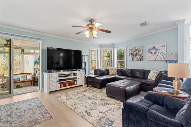 137 Wellspring Dr., Conway, SC 29526