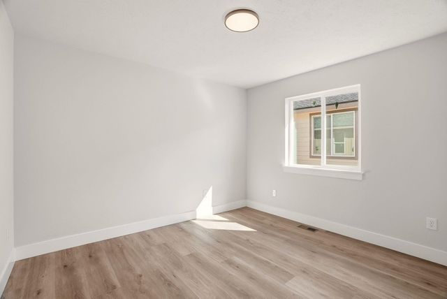 2105 N Sipple Rd, Spokane Valley, WA 99212