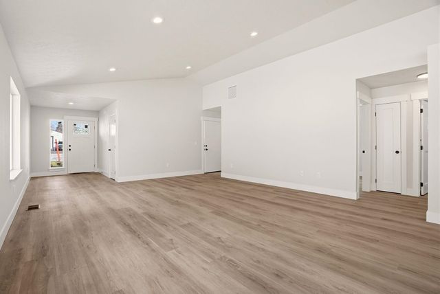 2105 N Sipple Rd, Spokane Valley, WA 99212