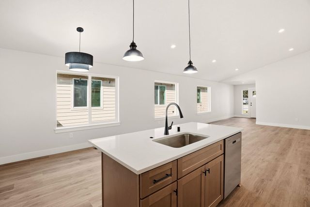 2105 N Sipple Rd, Spokane Valley, WA 99212