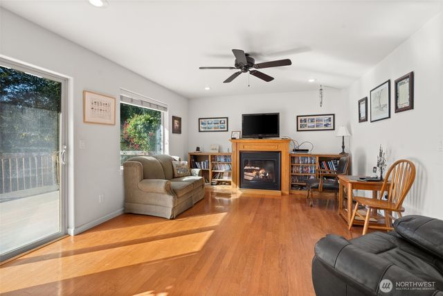 27 Otter Lane, Elma, WA 98541