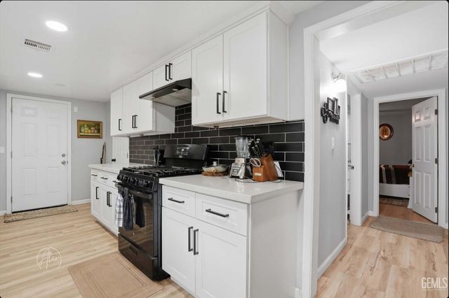 8429 Fuller Drive, Bakersfield, CA 93307