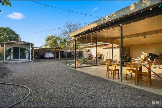 8429 Fuller Drive, Bakersfield, CA 93307