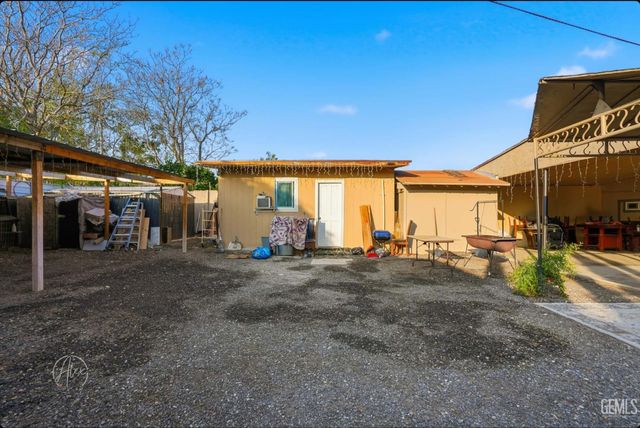 8429 Fuller Drive, Bakersfield, CA 93307