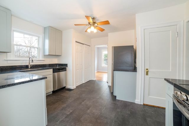 8 Blackstone St, Shrewsbury, MA 01545