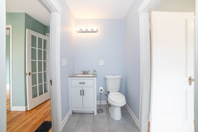 8 Blackstone St, Shrewsbury, MA 01545